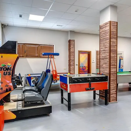 Oak Paradise Apartment